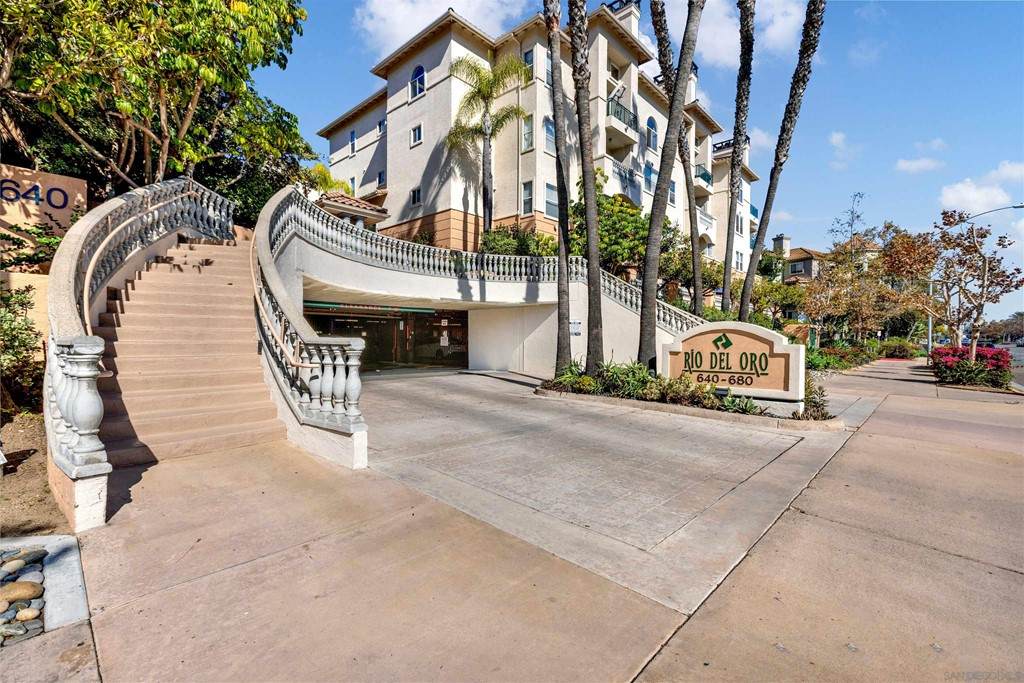 680 Camino De La Reina - Photo 1