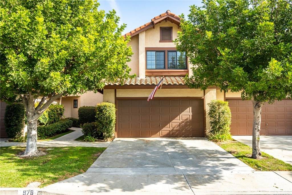 978 La Paz Road - Photo 1