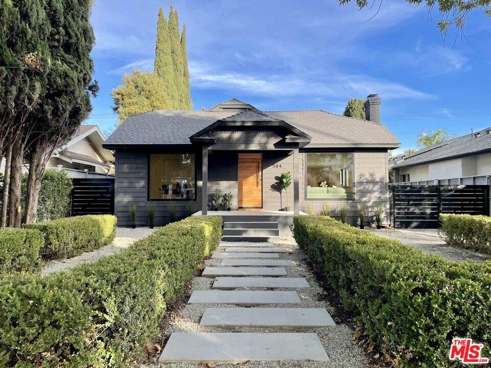 584 Lucerne Boulevard - Photo 1
