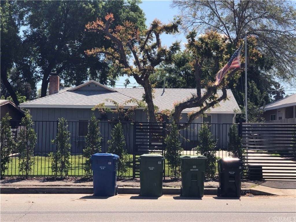 22652 Burbank Boulevard - Photo 1