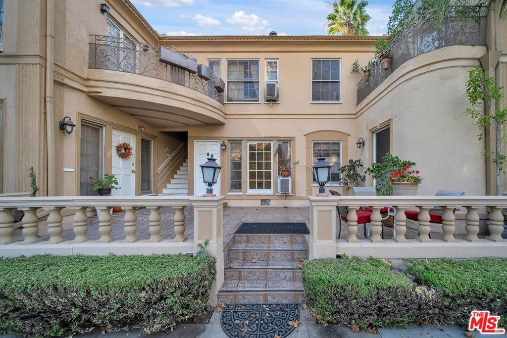 9000 Burton Way - Photo 1