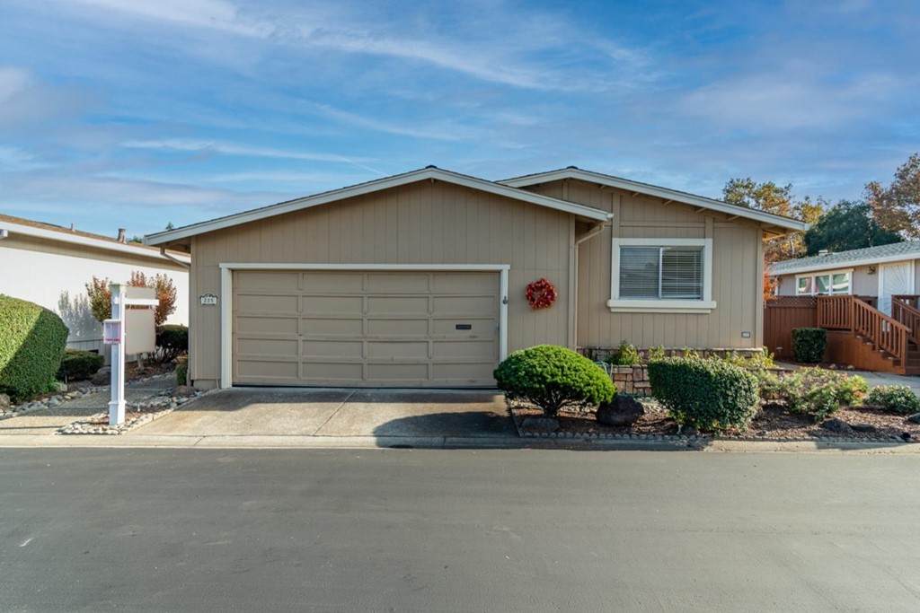 225 Autumn Lane - Photo 1