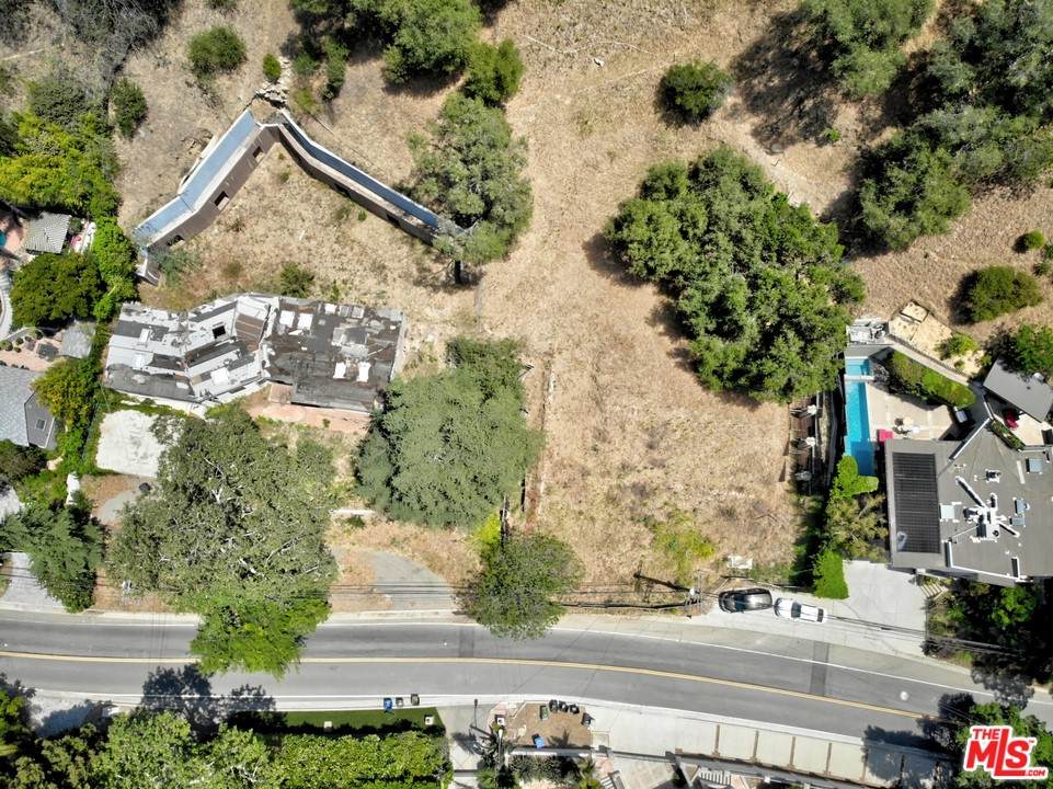 2534 Benedict Canyon Drive - Photo 1