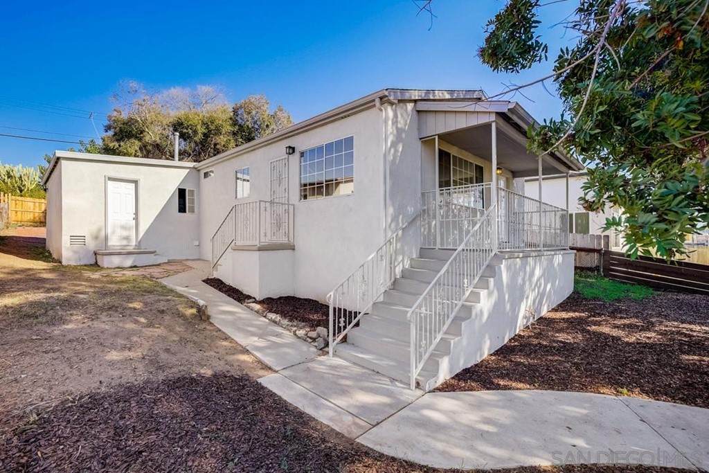 3476 Martin Ave - Photo 1