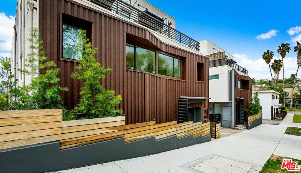 1431 1/2 Waterloo Street - Photo 1