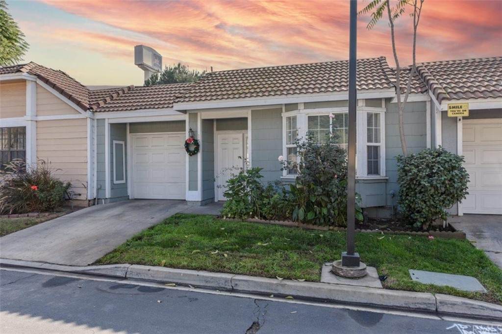 1544 Club Drive - Photo 1