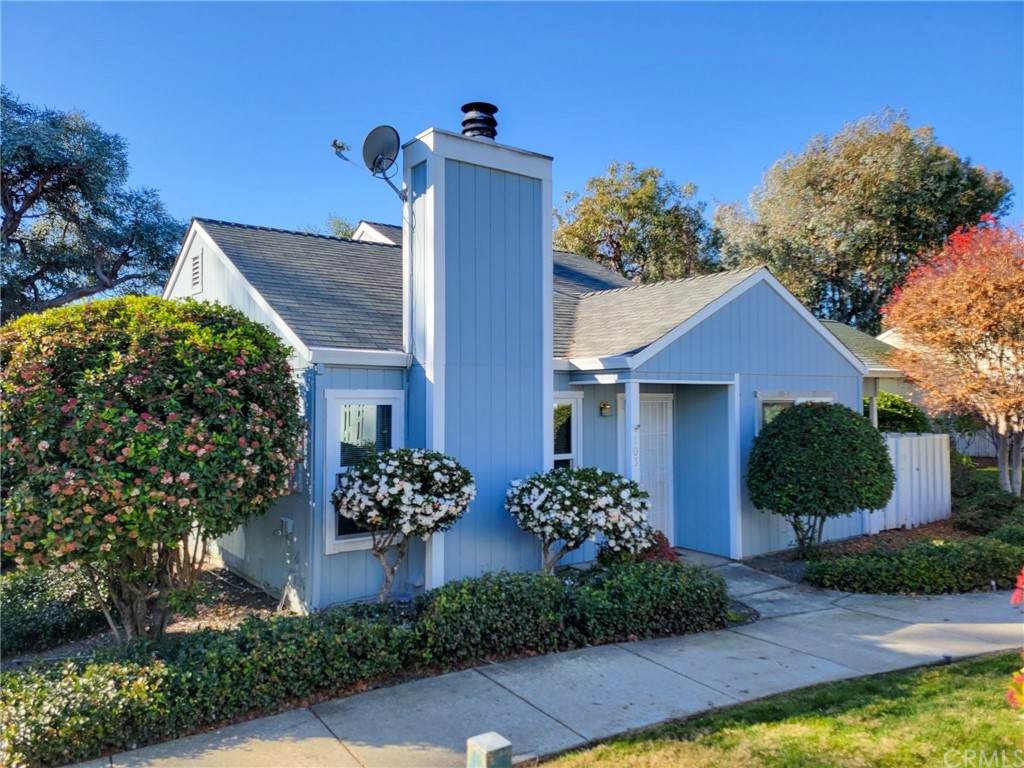 105 Marina Drive - Photo 1
