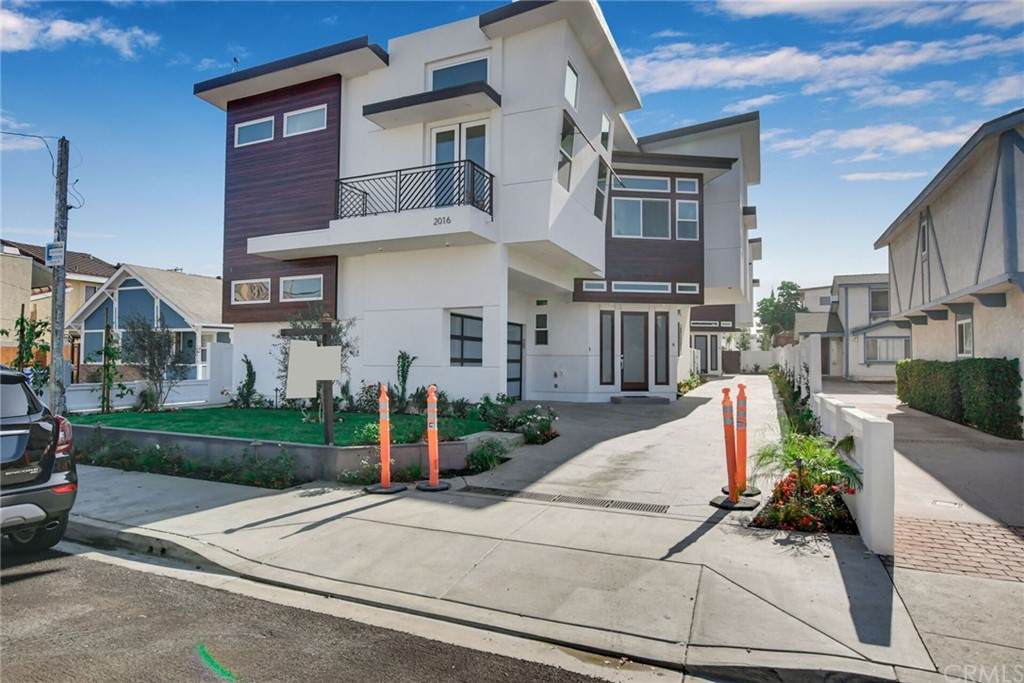 2016 Perry Avenue - Photo 1