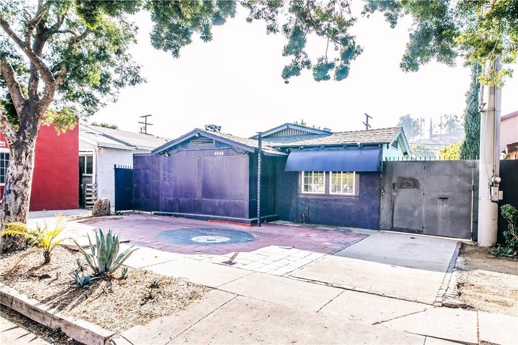 4844 York Boulevard - Photo 1