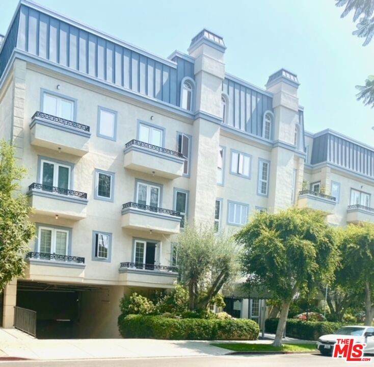 1370 Kelton Avenue - Photo 1