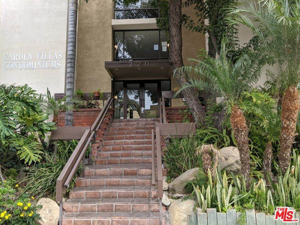 320 Ardmore Avenue - Photo 1