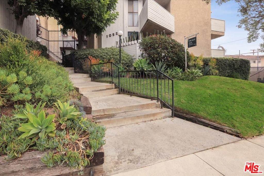 10521 National Boulevard - Photo 1