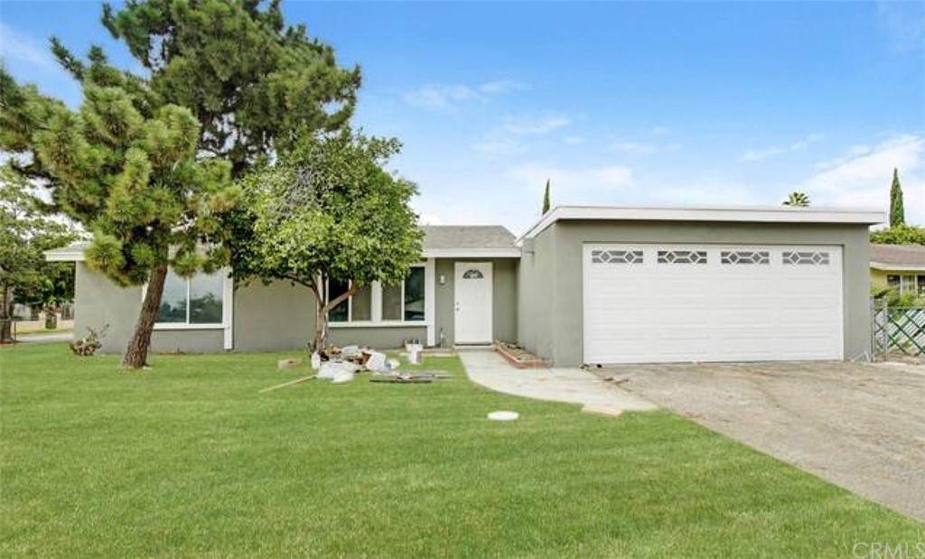 5572 Wagonwheel Road - Photo 1