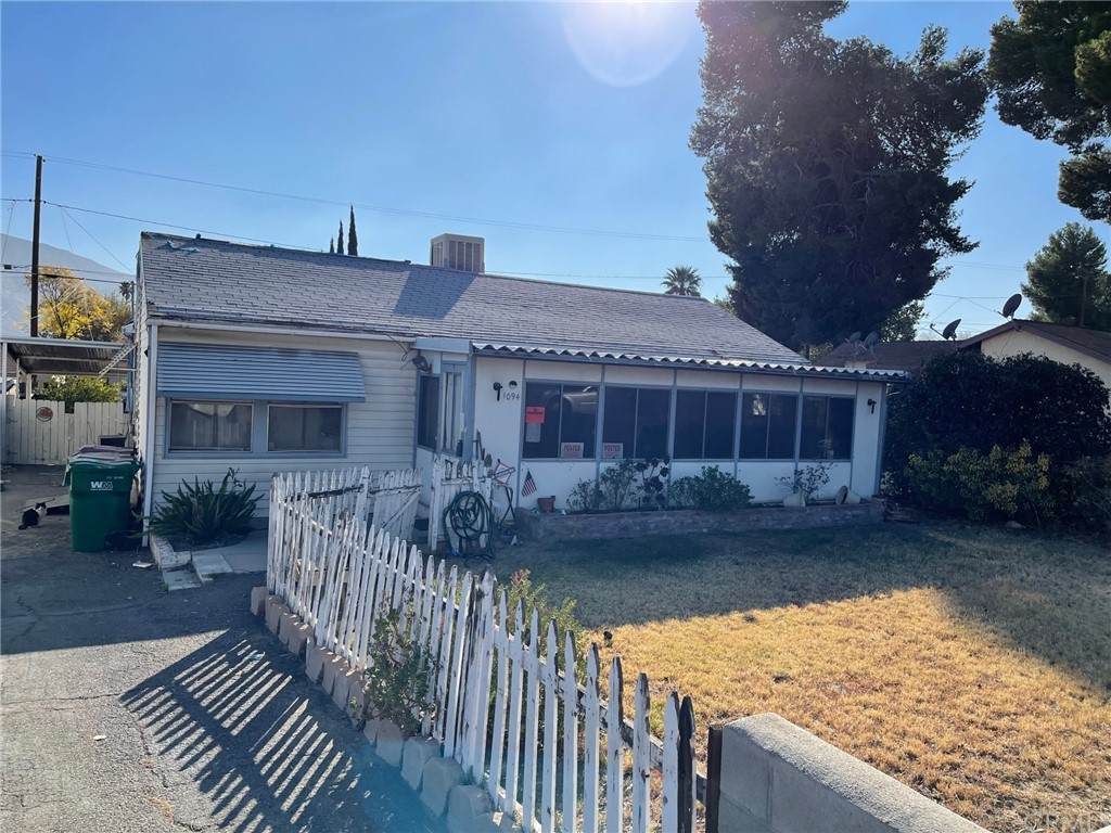1094 Williams Street - Photo 1