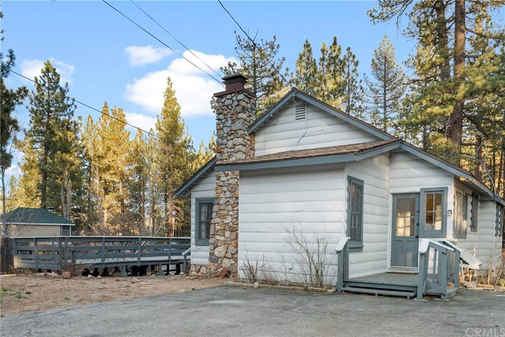 697 Chipmunk Lane - Photo 1