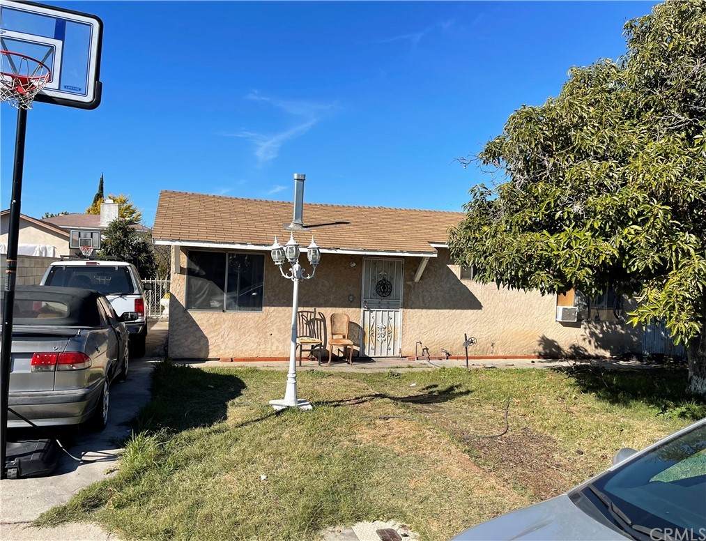 219 Siesta Avenue - Photo 1