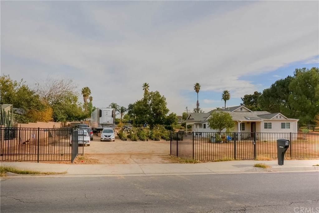 5845 Tyler Street - Photo 1