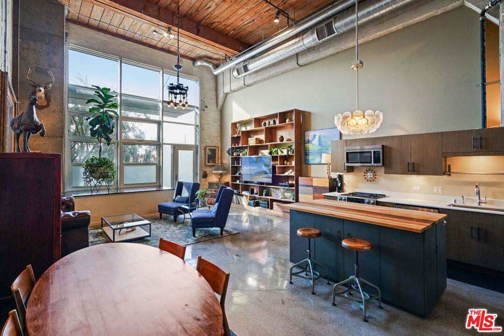530 Hewitt Street - Photo 1