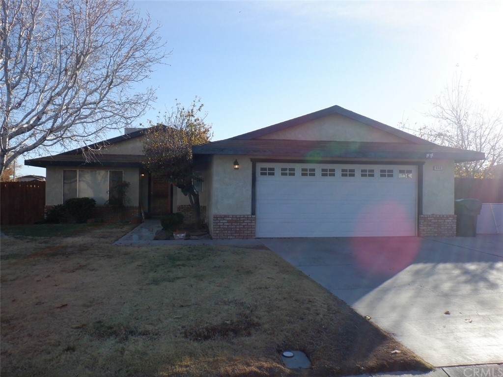600 Silver Ridge Street - Photo 1