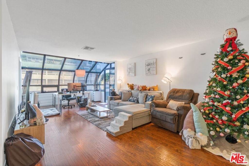 880 1st Street - Photo 1