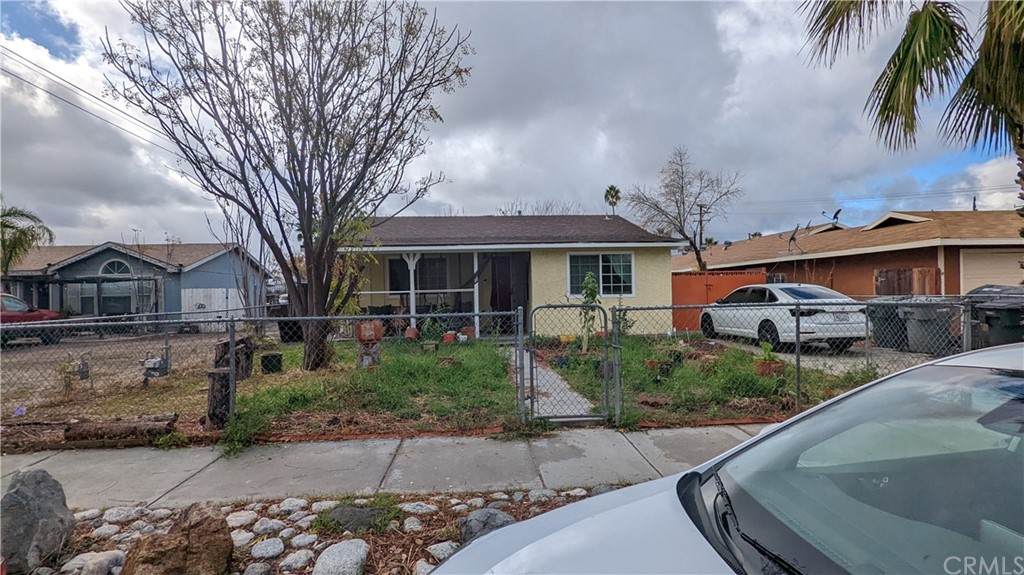 436 Victoria Avenue - Photo 1
