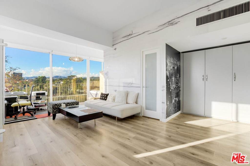 10501 Wilshire Boulevard - Photo 1
