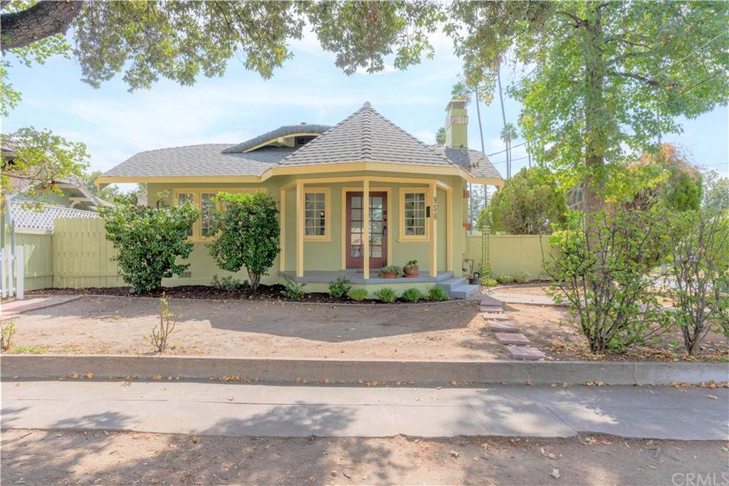 958 Claremont Street - Photo 1