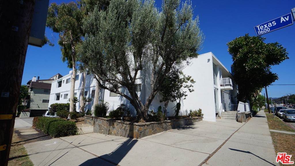 1295 Federal Avenue - Photo 1