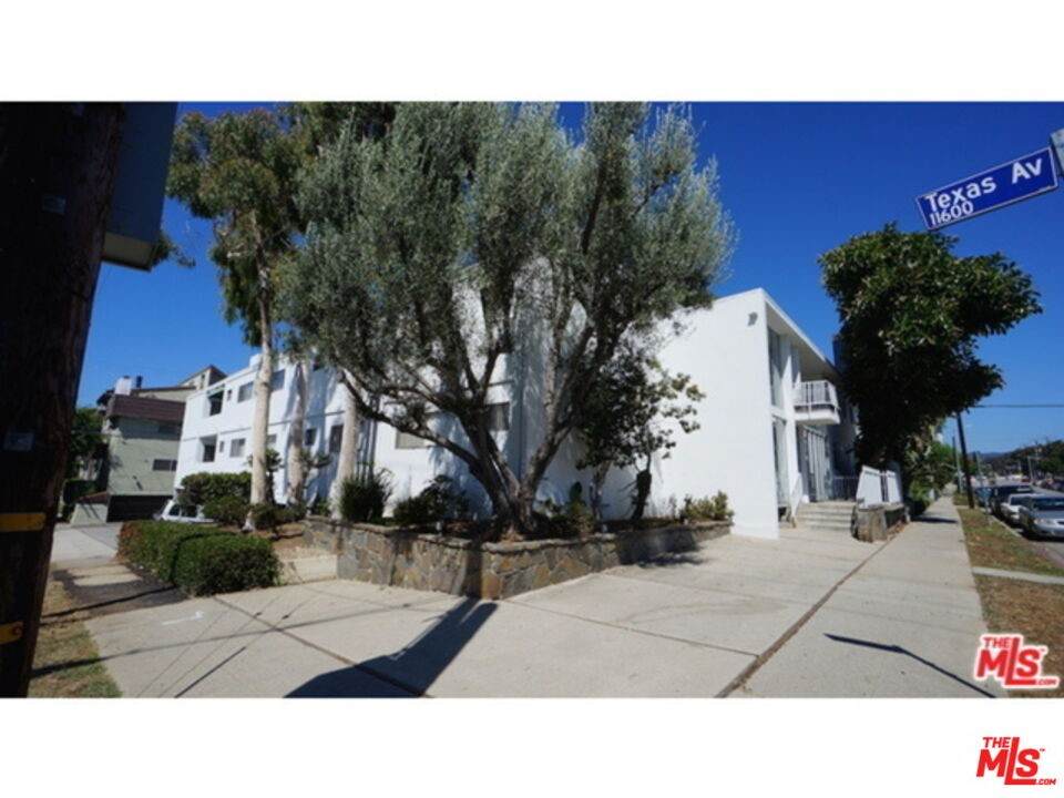 1295 Federal Avenue - Photo 1
