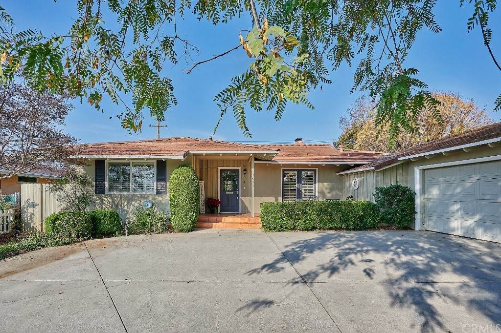 633 Wellesley Drive - Photo 1