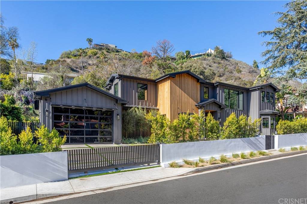 1011 Roscomare Road - Photo 1