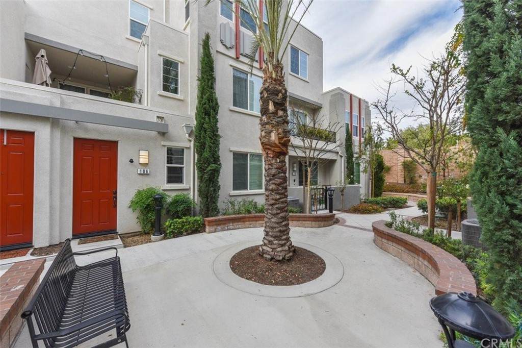 106 Eureka Place - Photo 1