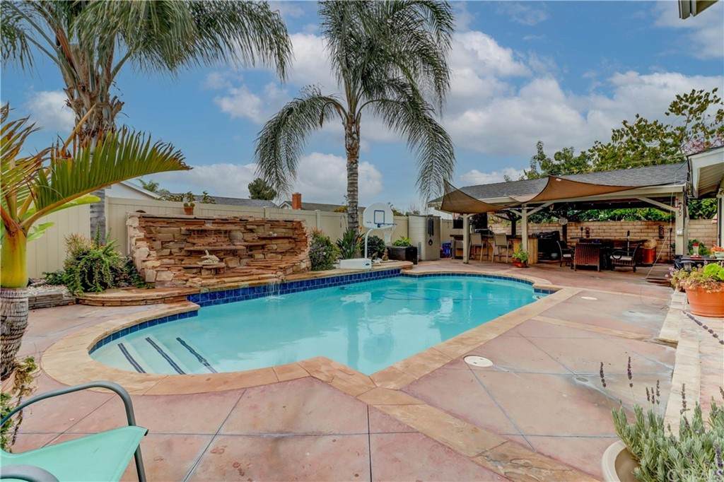 24462 Redlen Street - Photo 1