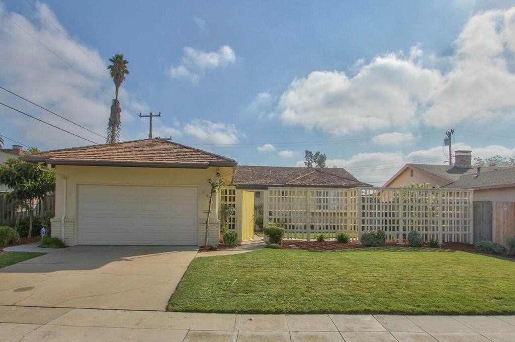 925 Los Palos Drive - Photo 1