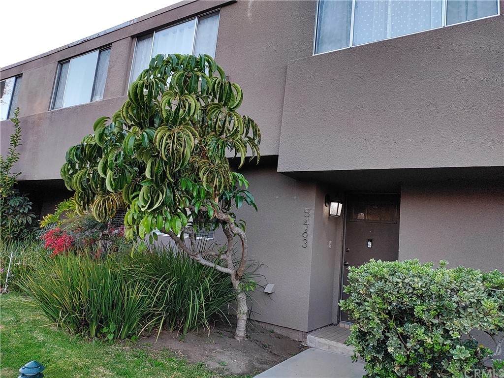 5463 Lindley Avenue - Photo 1