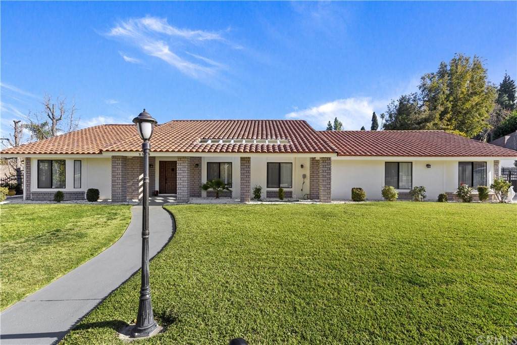 2535 Amy Way - Photo 1