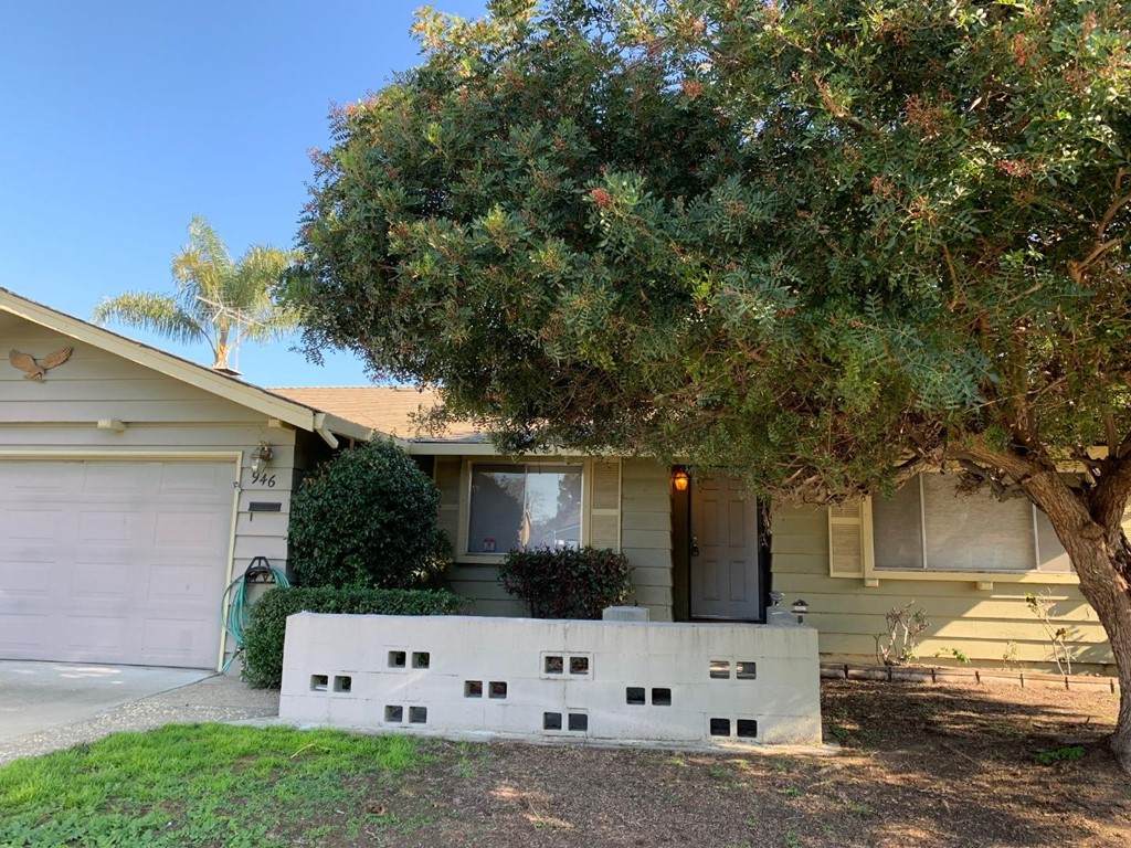 946 Sapphire Court - Photo 1