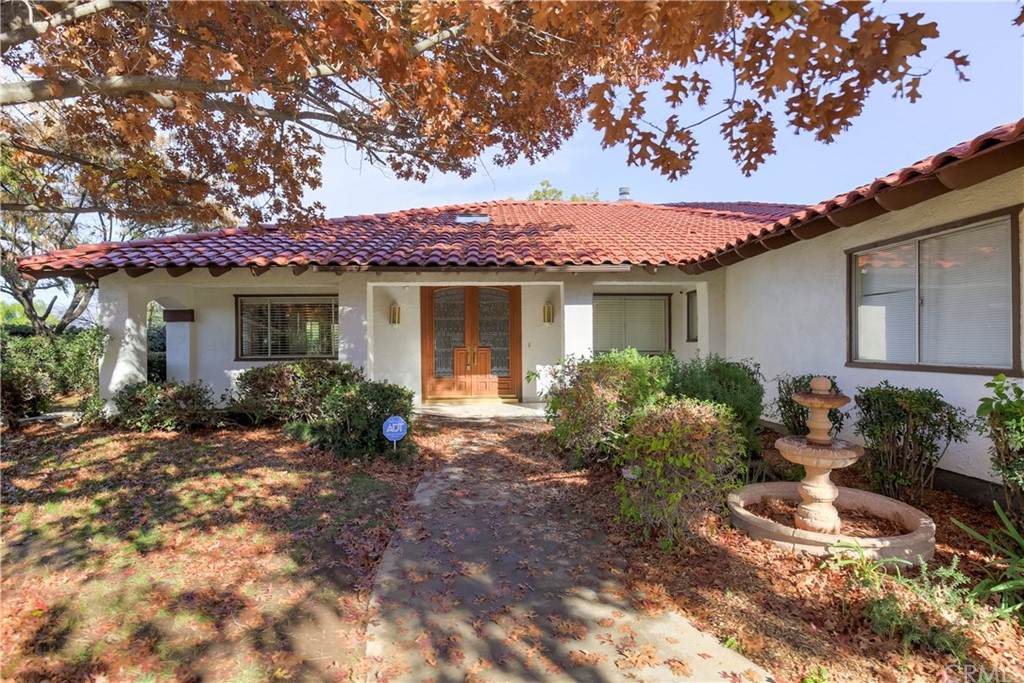1460 Edgehill Lane - Photo 1