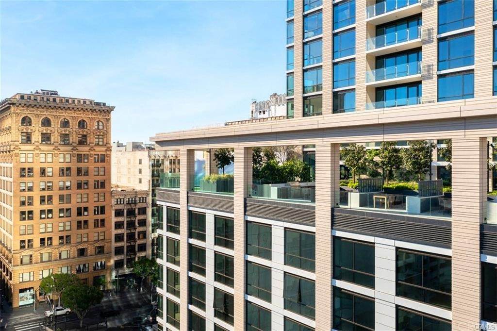 400 South Broadway - Photo 1