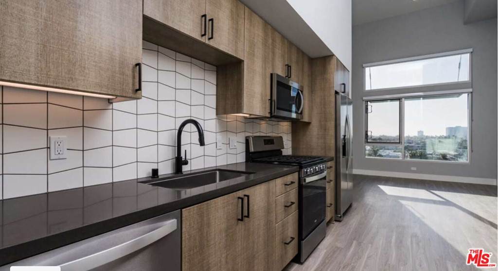 101 Alamitos Avenue - Photo 1