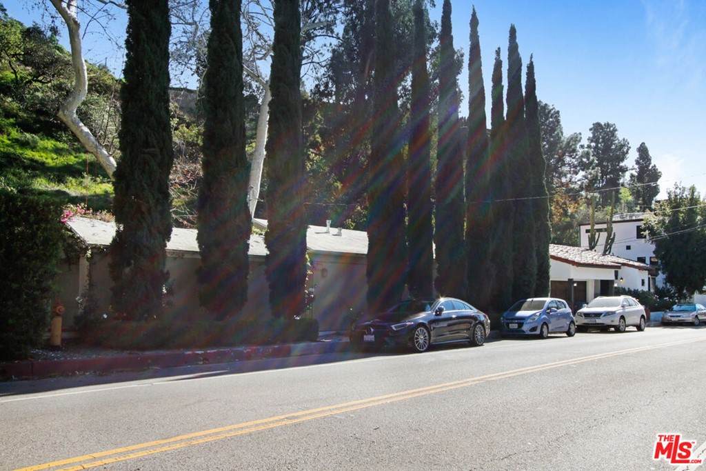 884 Beverly Glen Boulevard - Photo 1