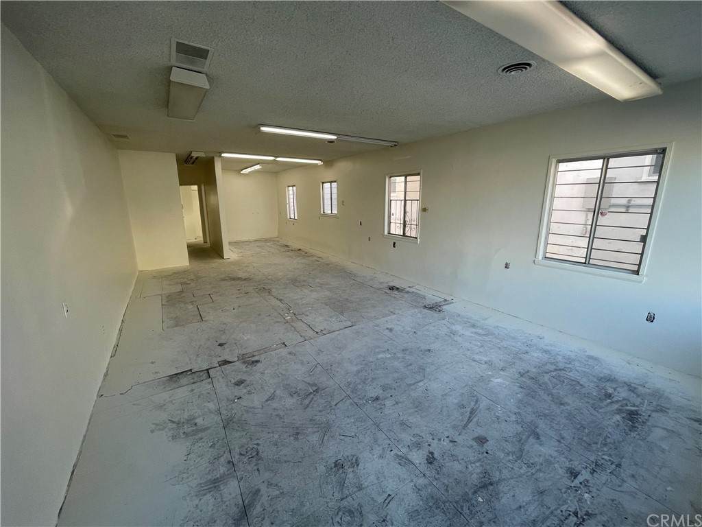 605 9th Street - Photo 1
