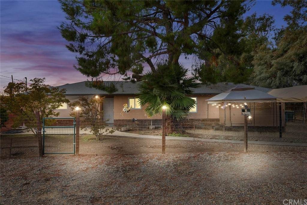 548 Armstrong Avenue - Photo 1