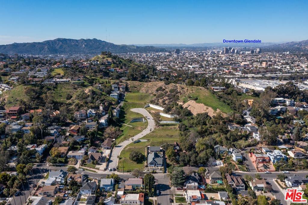2444 Fair Park Avenue - Photo 1