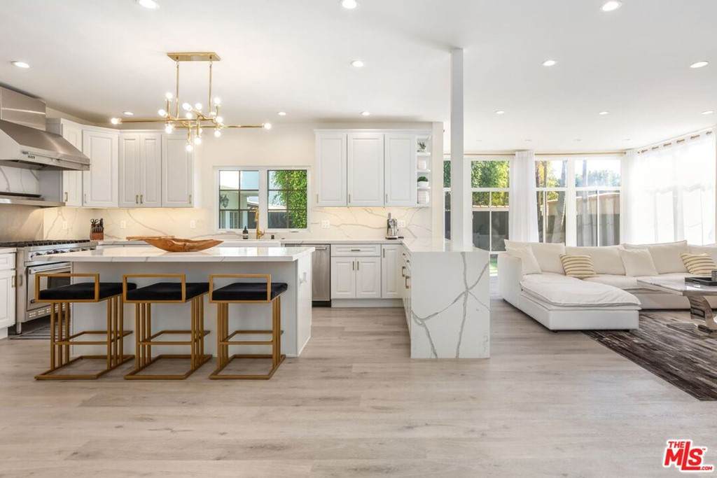 748 Cloverdale Avenue - Photo 1