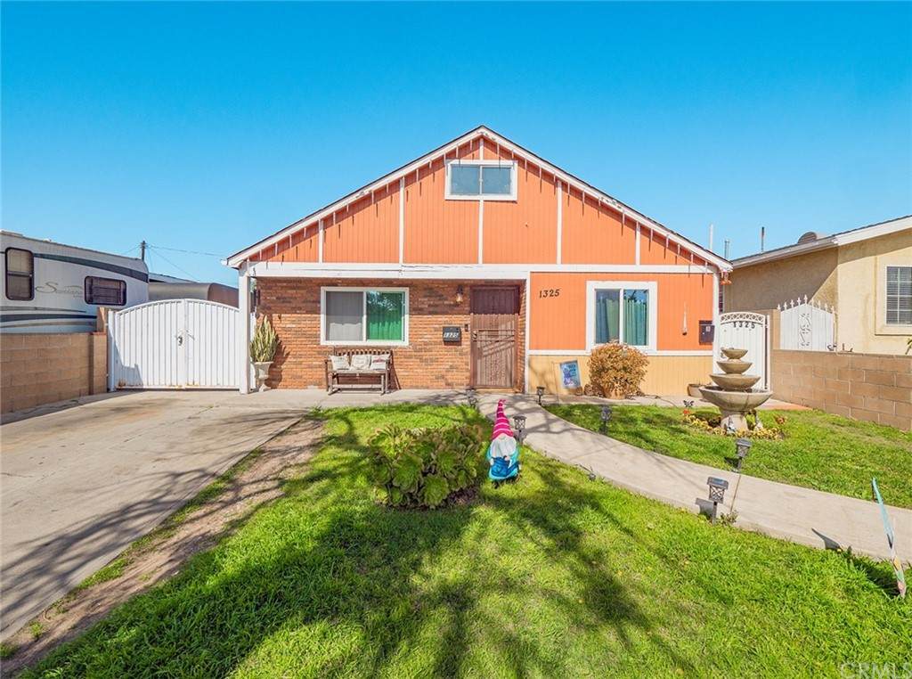 1325 Robidoux Street - Photo 1
