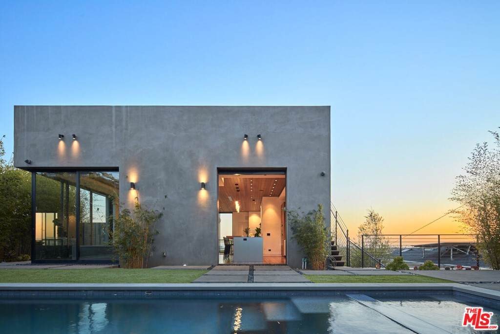837 Berkeley Street - Photo 1