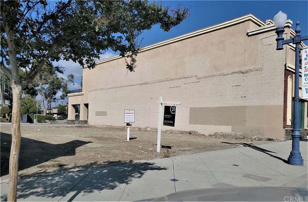 609 Azusa Avenue - Photo 1