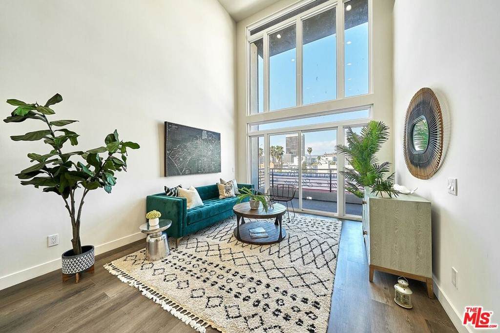 900 Kenmore Avenue - Photo 1