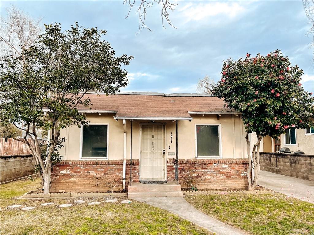 1822 Oleander Avenue - Photo 1